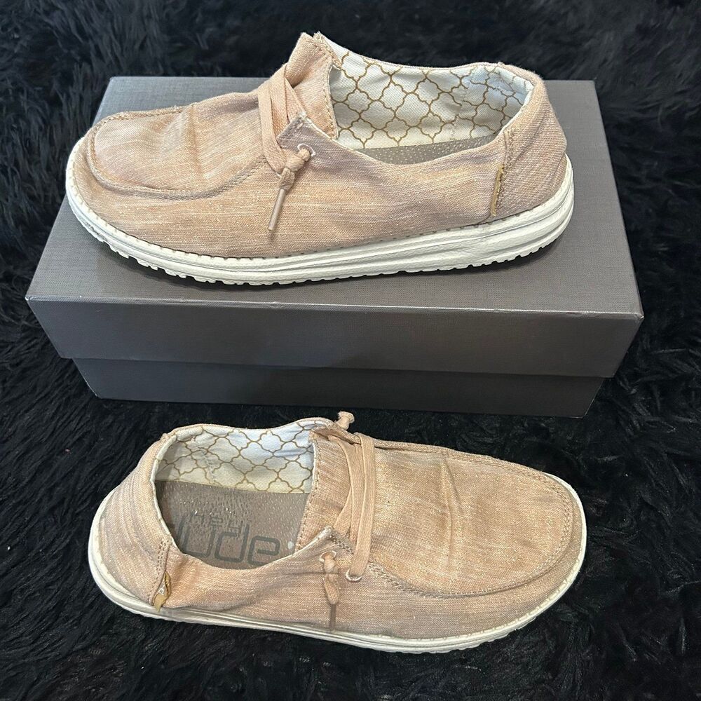HEY DUDE tan glitter casual shoes sneakers women’s 8